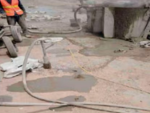 井陉水泥混凝土路面板底注浆技术 路面脱空注浆整治方案